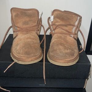 VERY WORN & DISTRESSED MEN UGGS